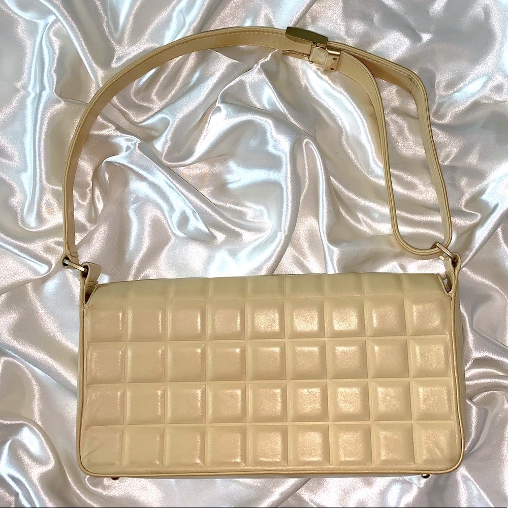 🎀SOLD🎀 Chanel Chocolate Bar Shoulder Bag - Picture 3 of 12